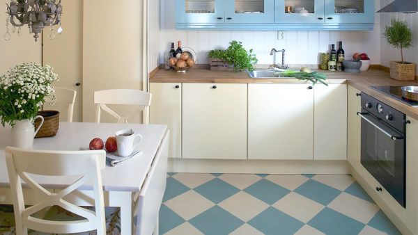 Kjøkken med Marmoleum Click-gulv